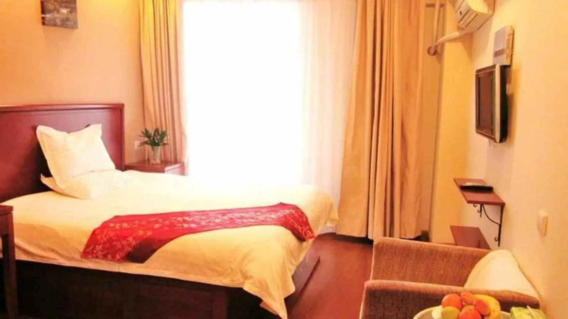 Greentree Inn Shanghai Hongqiao Airport Apartment Hotel 3*,